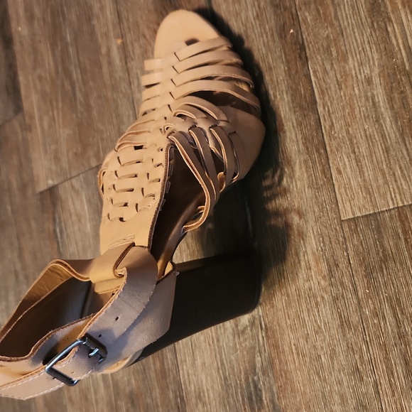 Merona 4.5 Inch Heels - Size 7.5 - Picture 2 of 7